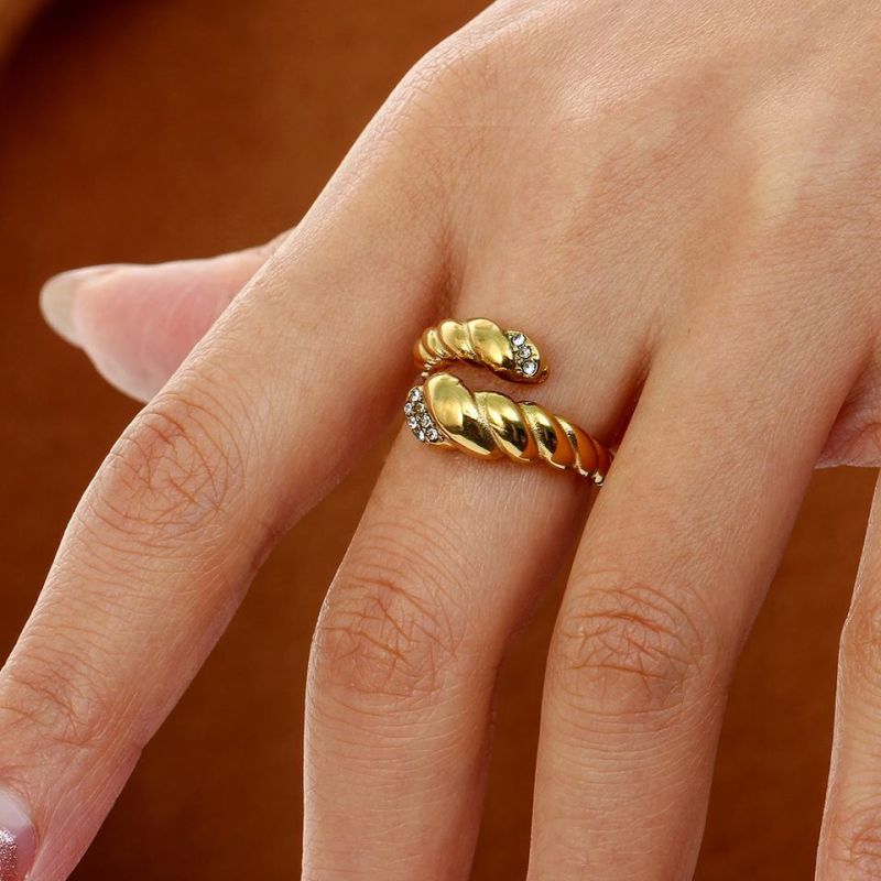 Golden Twisted Loop Over Adjustable Ring