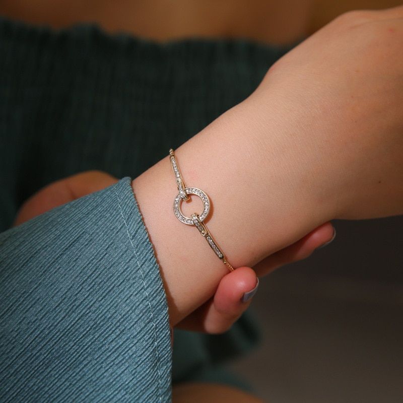 Gouden Armbanden Met Glanzende Cirkel