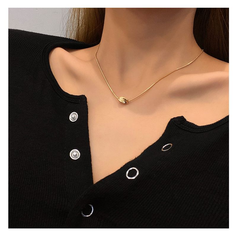 Gouden Collier Met Trendy Gedraaide hanger