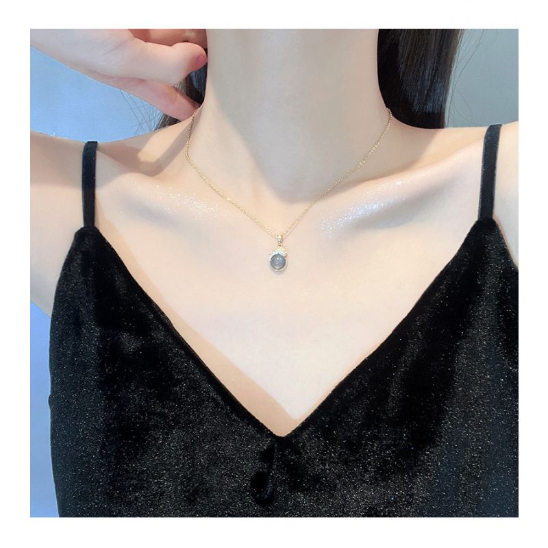 Gouden ketting met opaal charme hanger