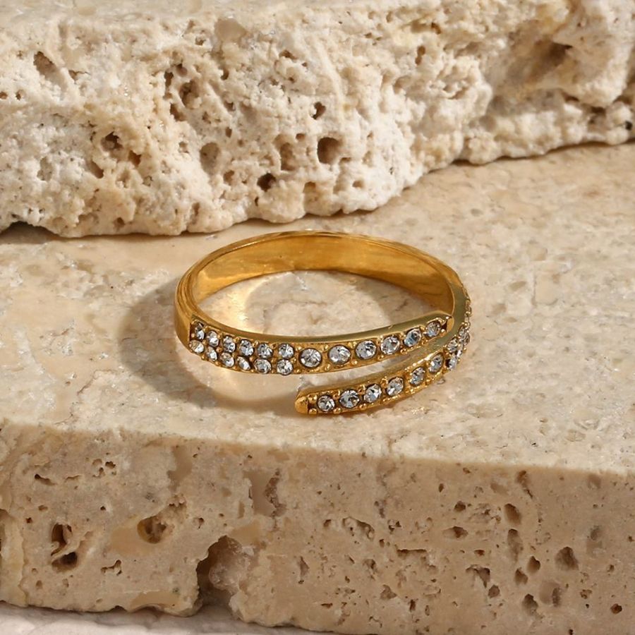 Gouden gedraaide lus met verstelbare ring met zirkonen