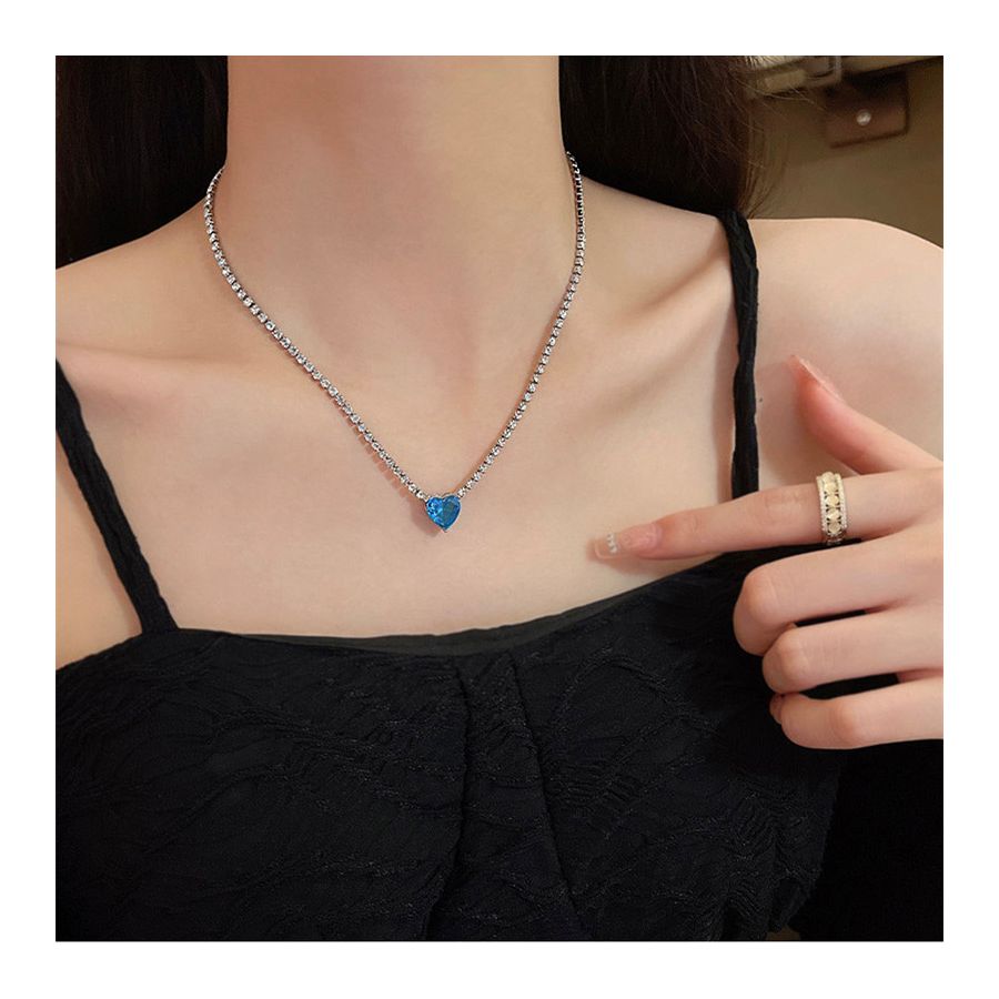 Koninklijke ketting met blauwe zirkoon hanger