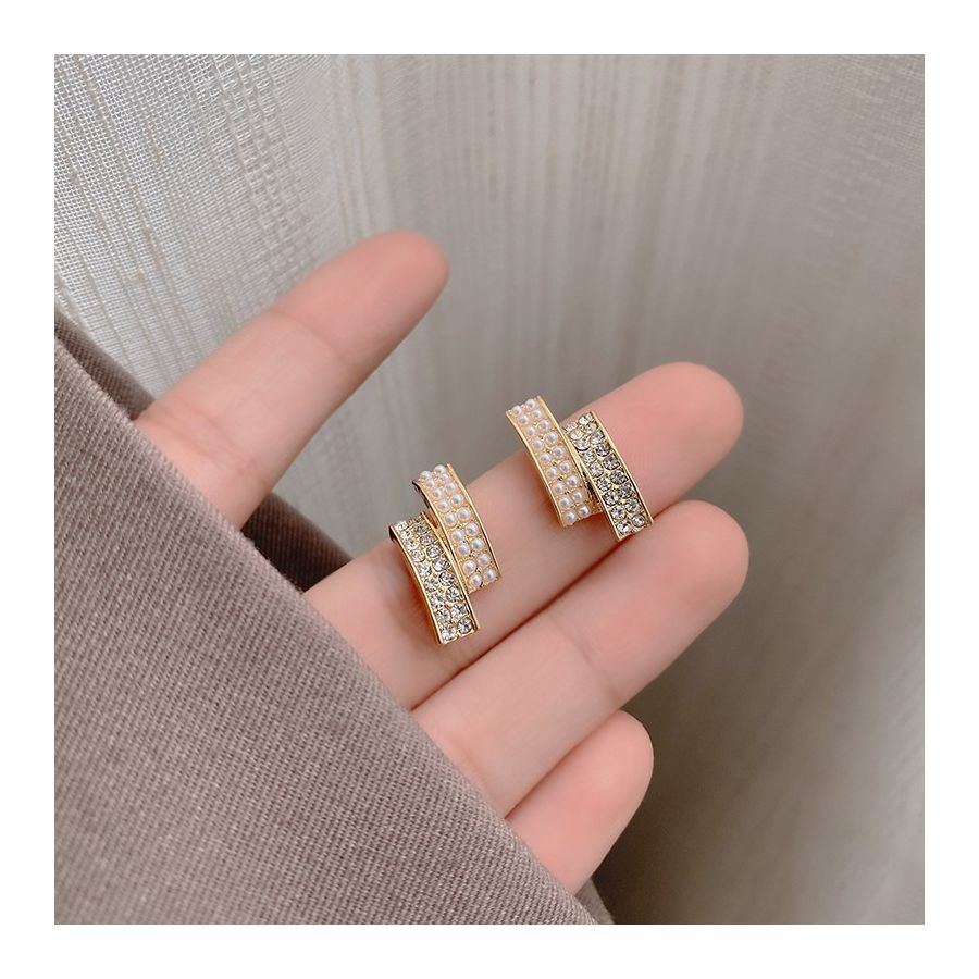 Premium oorbellen in boogstijl