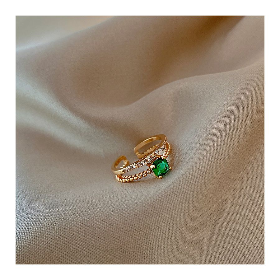 Koninklijke gouden verstelbare ring met groene steen