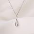 Zilveren ketting met hanger in waterdruppelstijl