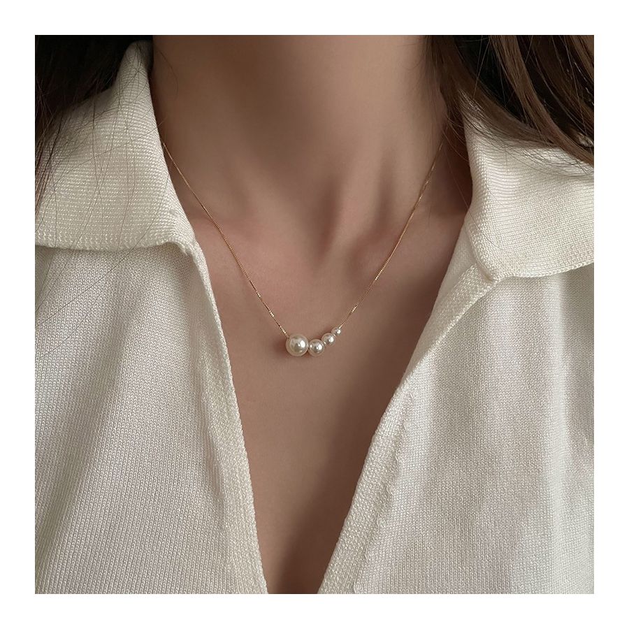 Golden Necklace With Wave Pearls Pendant