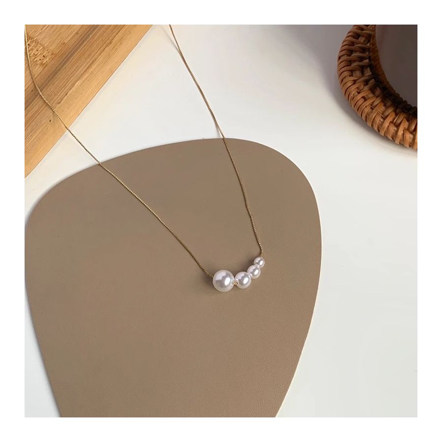 Golden Necklace With Wave Pearls Pendant