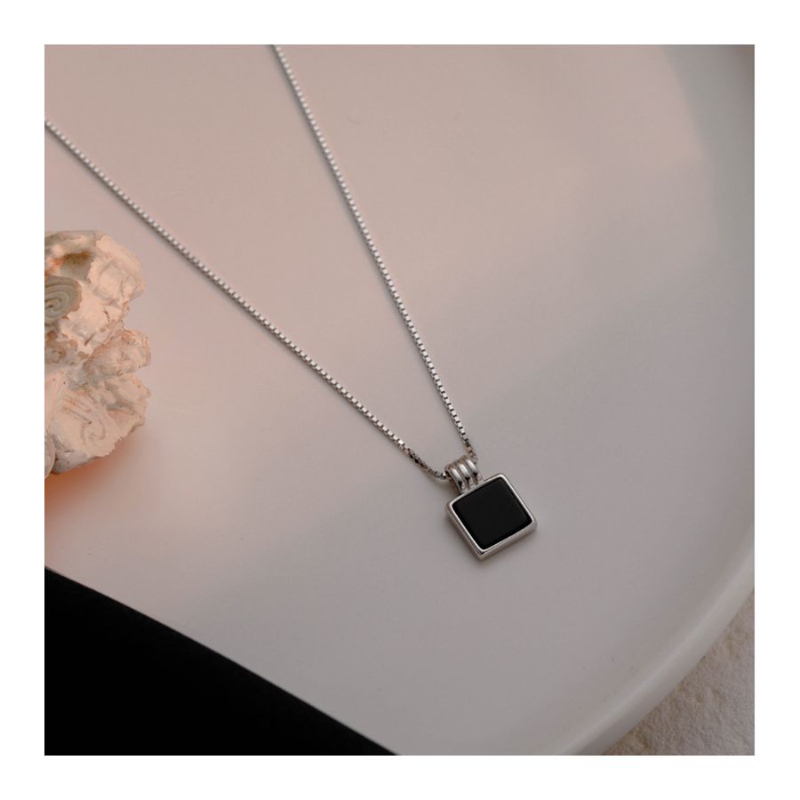 Ketting Met Vierkante Zwarte Hanger