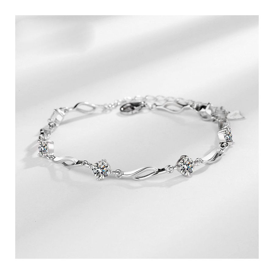 Gedraaide Zilveren Armband Met Zirkoon Hoogtepunten