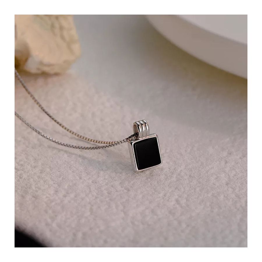Ketting Met Vierkante Zwarte Hanger