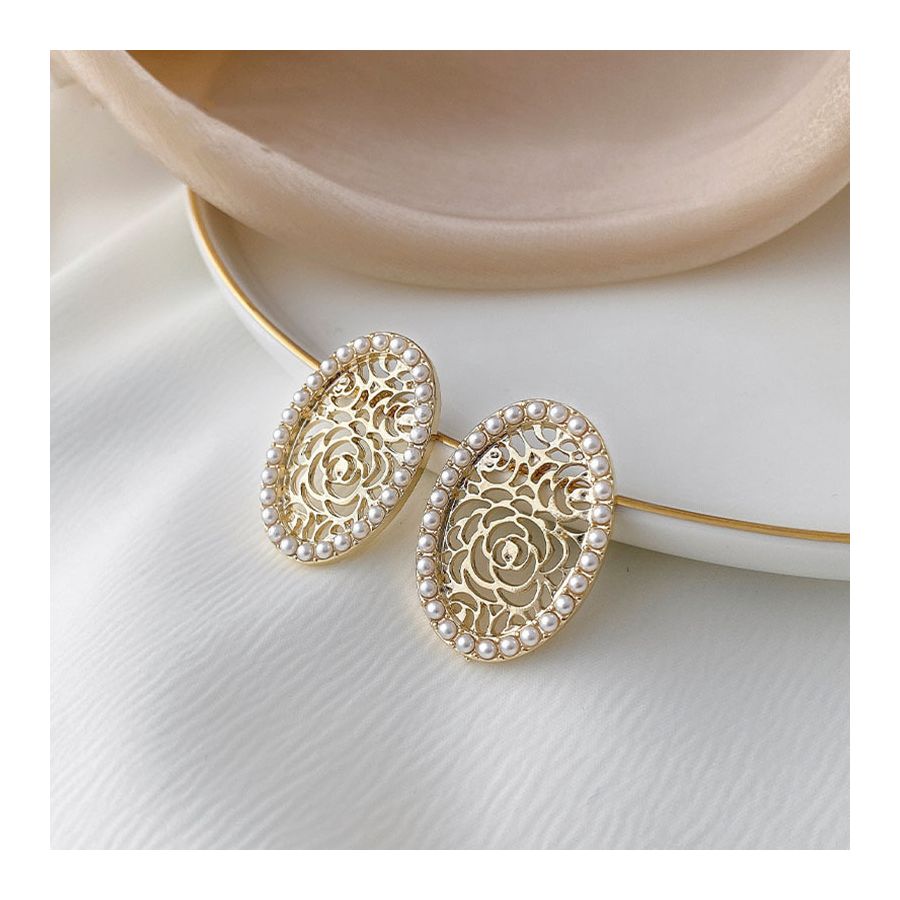 Golden Meshed Oval Earrings