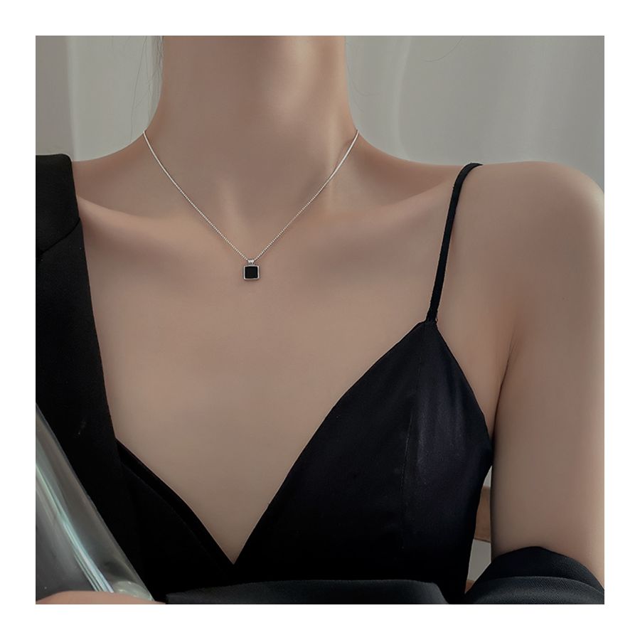 Ketting Met Vierkante Zwarte Hanger