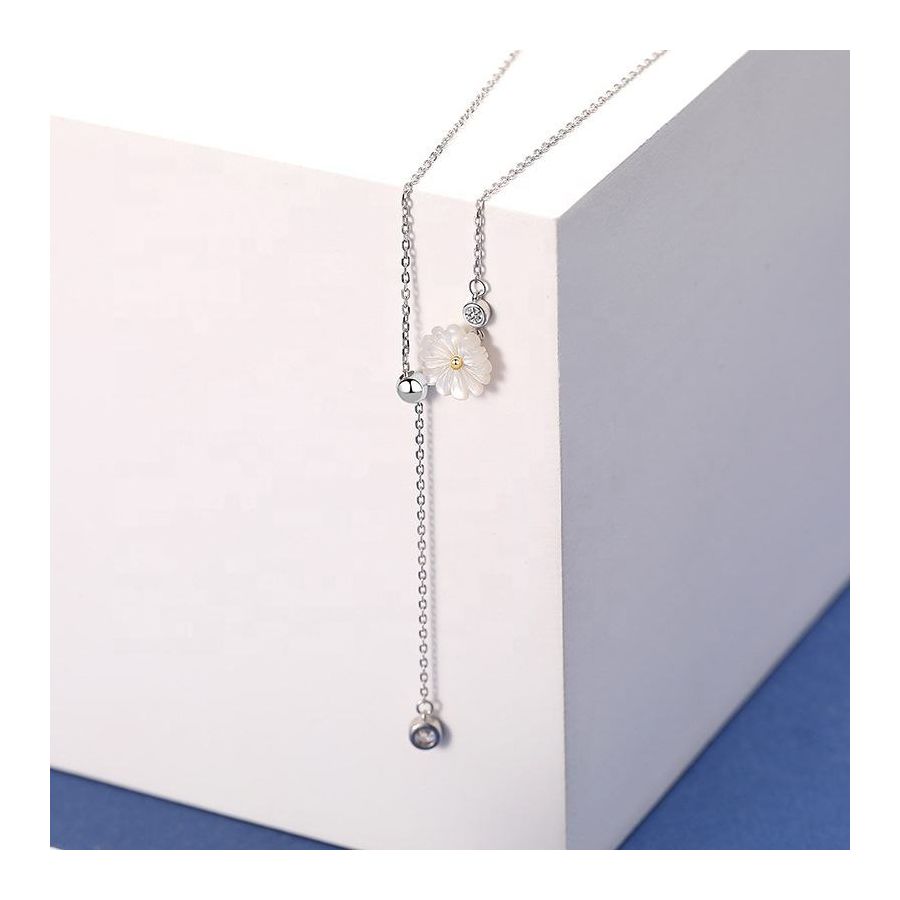 Verstelbare ketting met madeliefje hanger