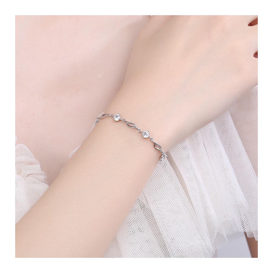 Gedraaide Zilveren Armband Met Zirkoon Hoogtepunten