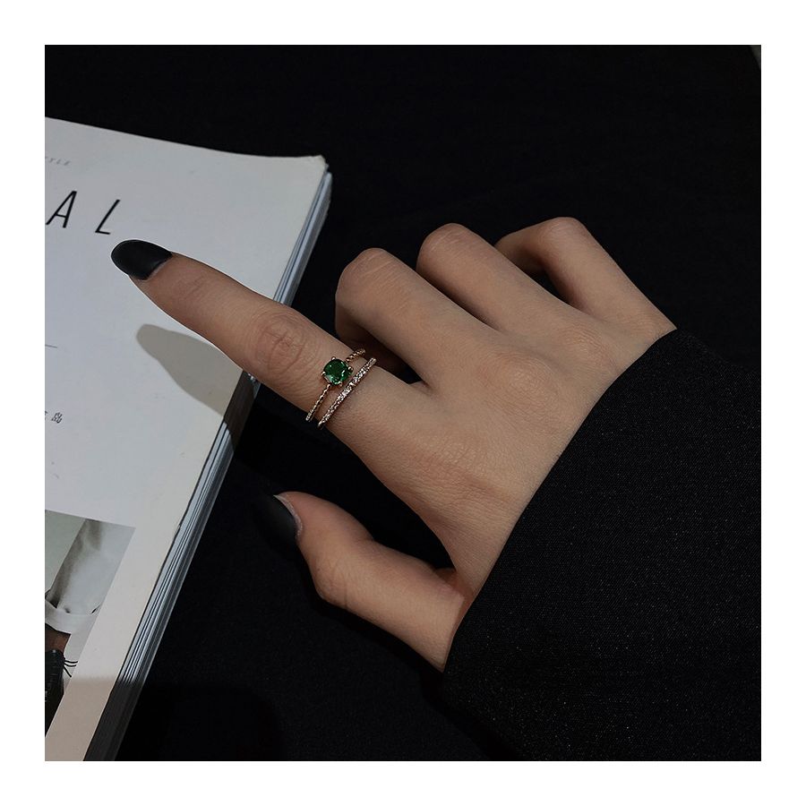 Koninklijke gouden verstelbare ring met groene steen