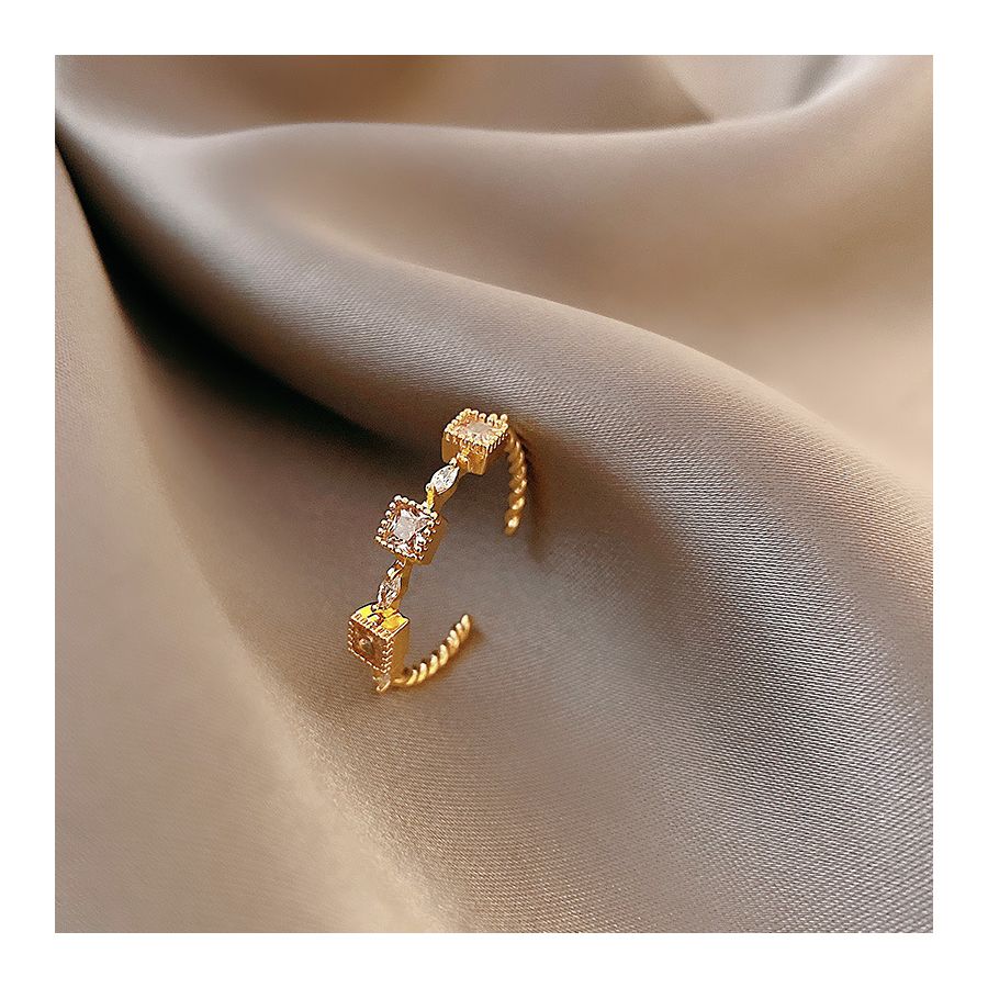 Minimalist Golden Adjustable Ring With Square Crown