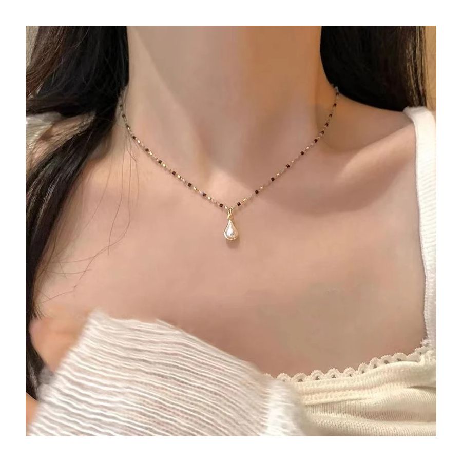 Pearl Necklace With Black & White Pearls